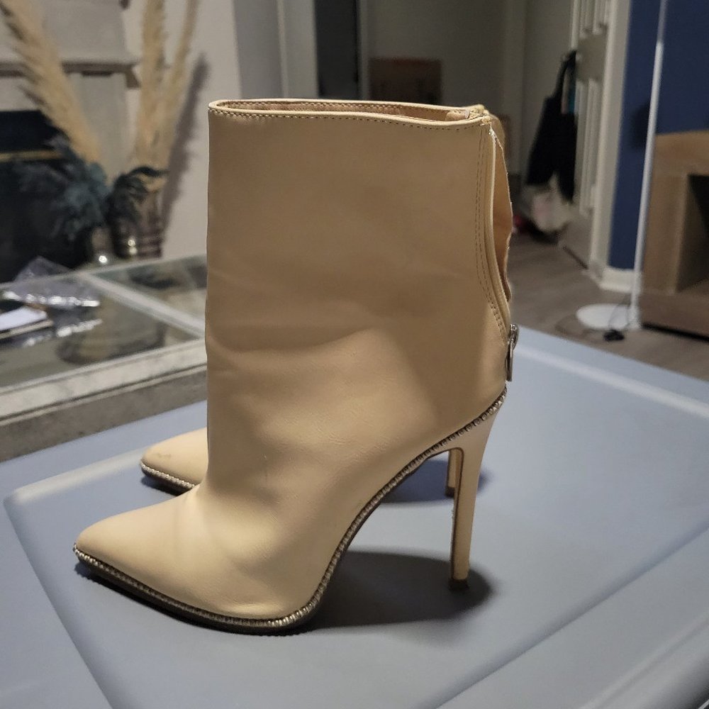 LILIANA BOOTIE